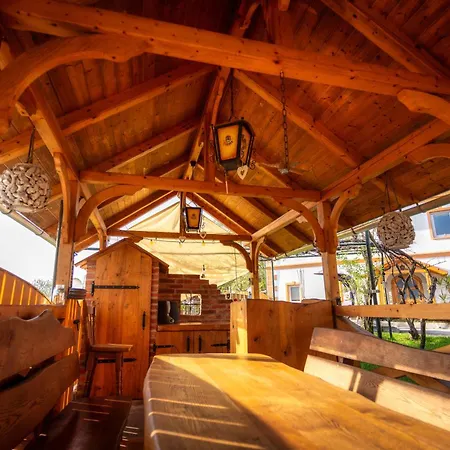 Stara Soncna Hisa 公寓 *